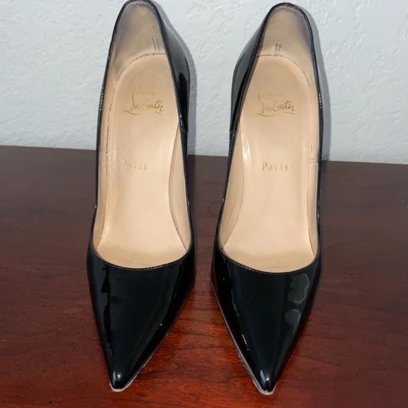 Christian Louboutin ‘So Kate’ Heel - Picture 3 of 10